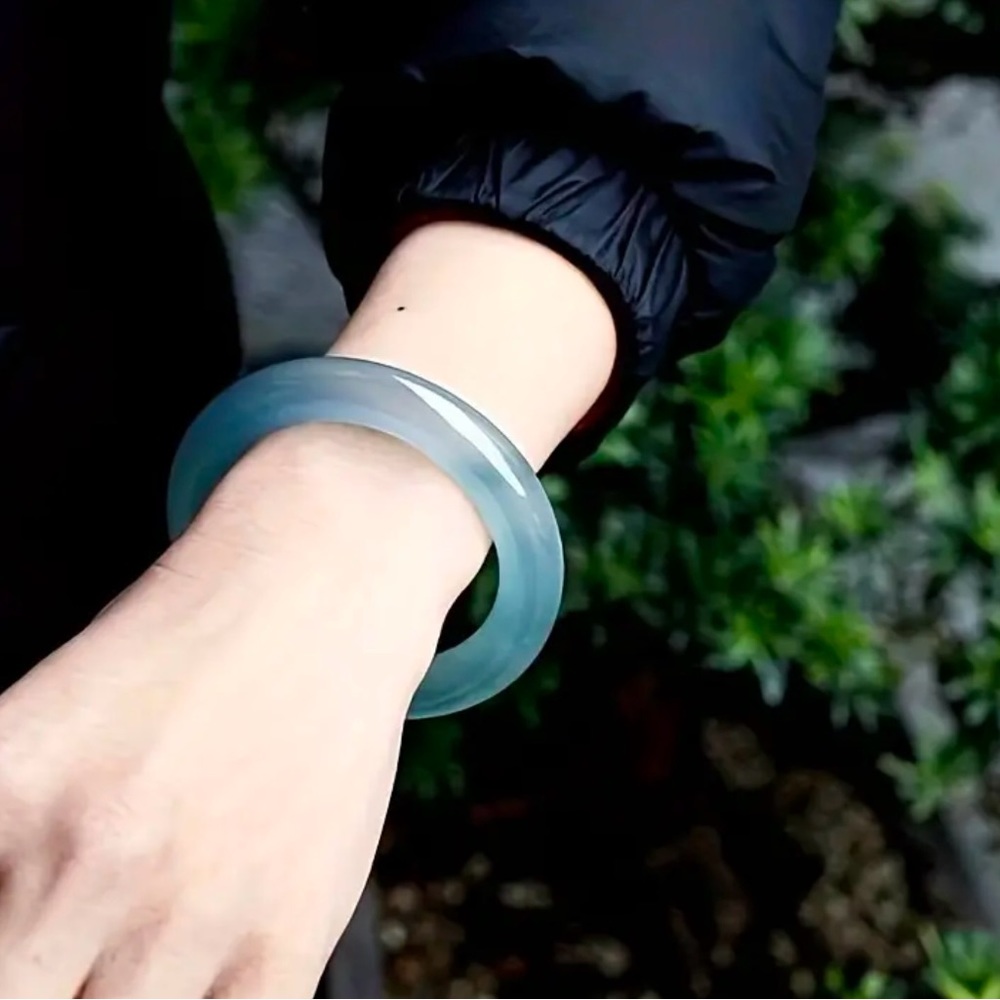 Elegant Blue Bangle Bracelet